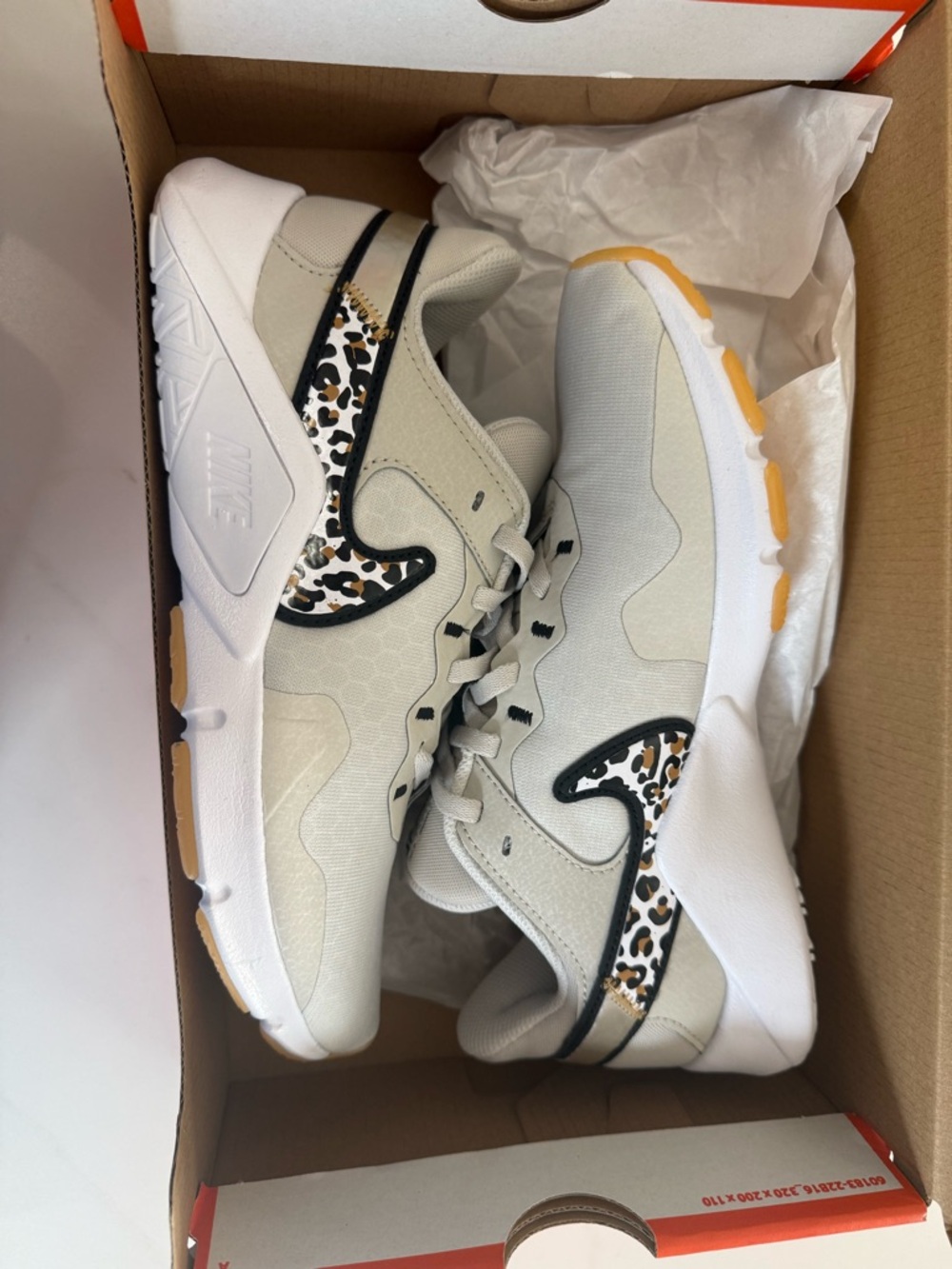 Nike Legend Essential 2 Prm Size 7 - Picture 3 of 6